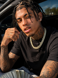Man wearing a gold Cuban link chain in a car - Showtime Gems
