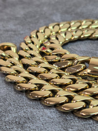 Real photo - gold Cuban chain with box clasp on stone