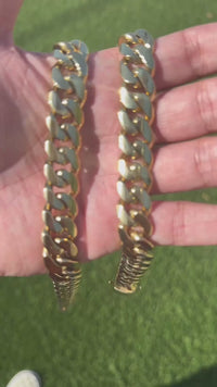 Cuban link chain worn on body - video