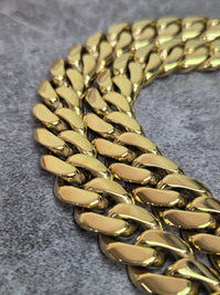 Real product photo - Cuban chain curve and link detail